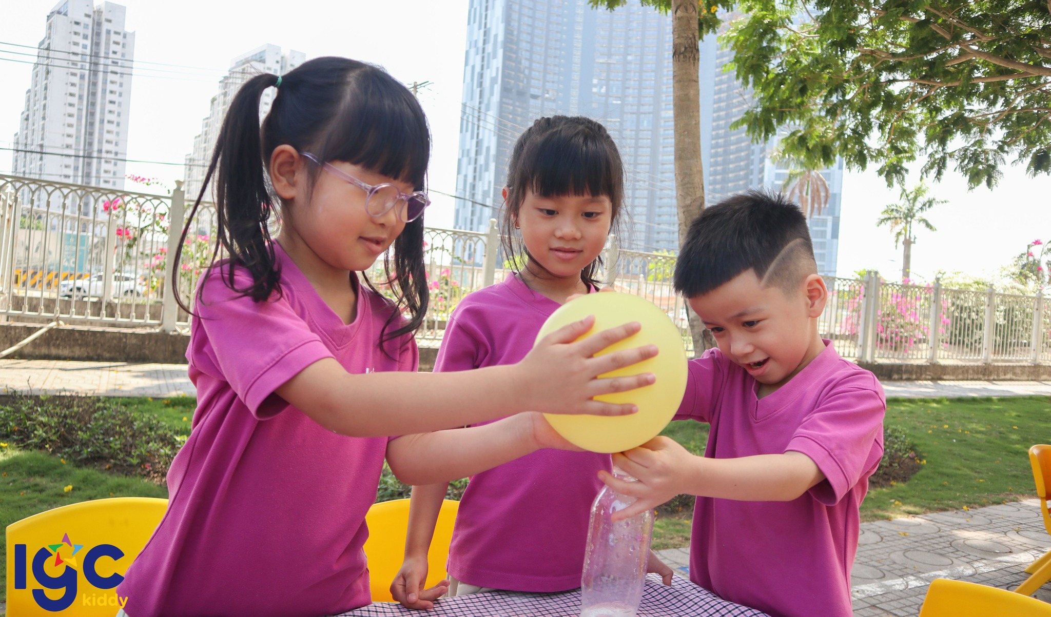 HÓA THÂN THÀNH "NHÀ KHOA HỌC NHÍ" VỚI "BÍ ẨN GIẤM VÀ BAKING SODA