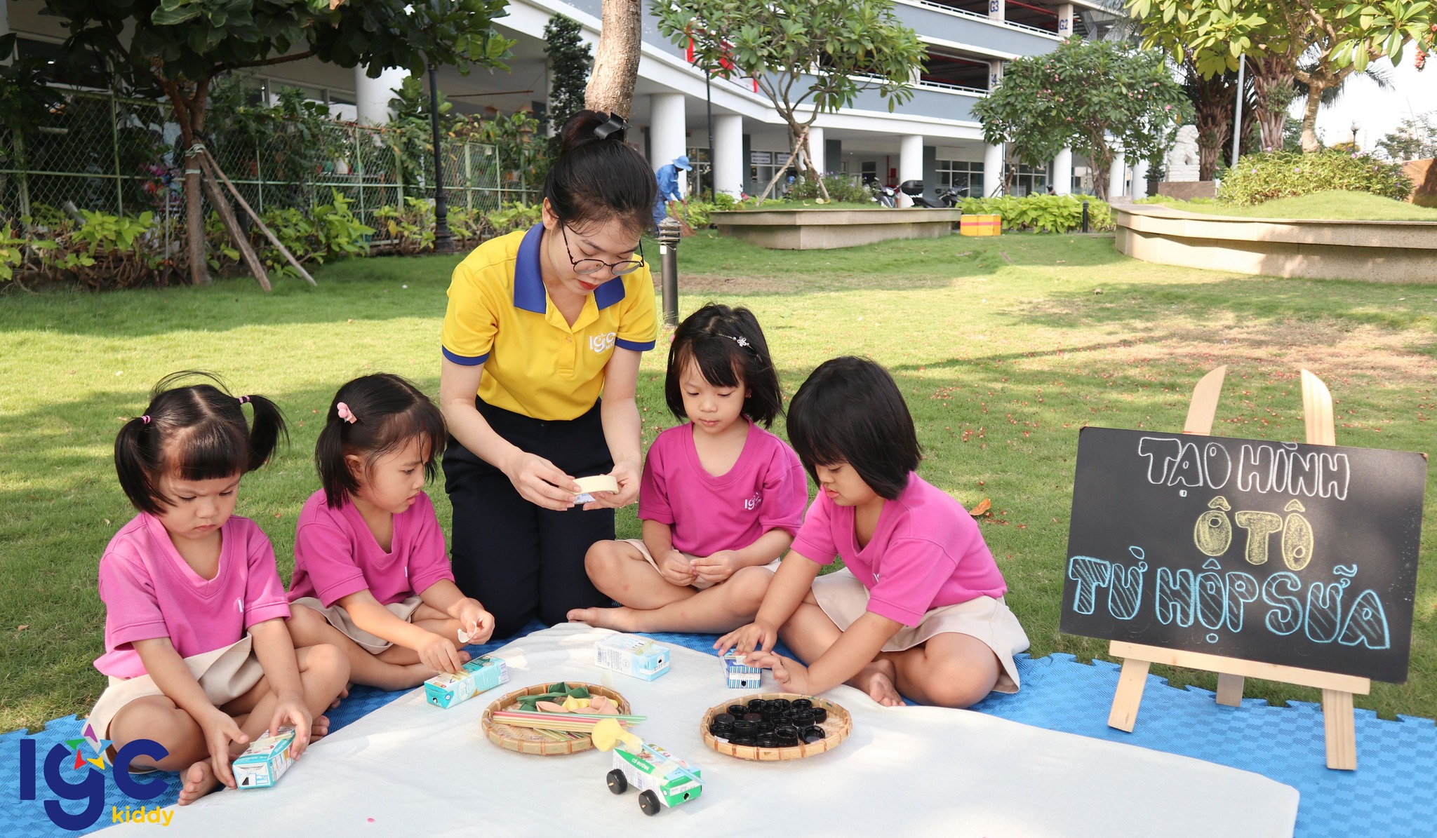 BÙNG NỔ SÁNG TẠO CÙNG CÁC BÉ MOLLY ELITE