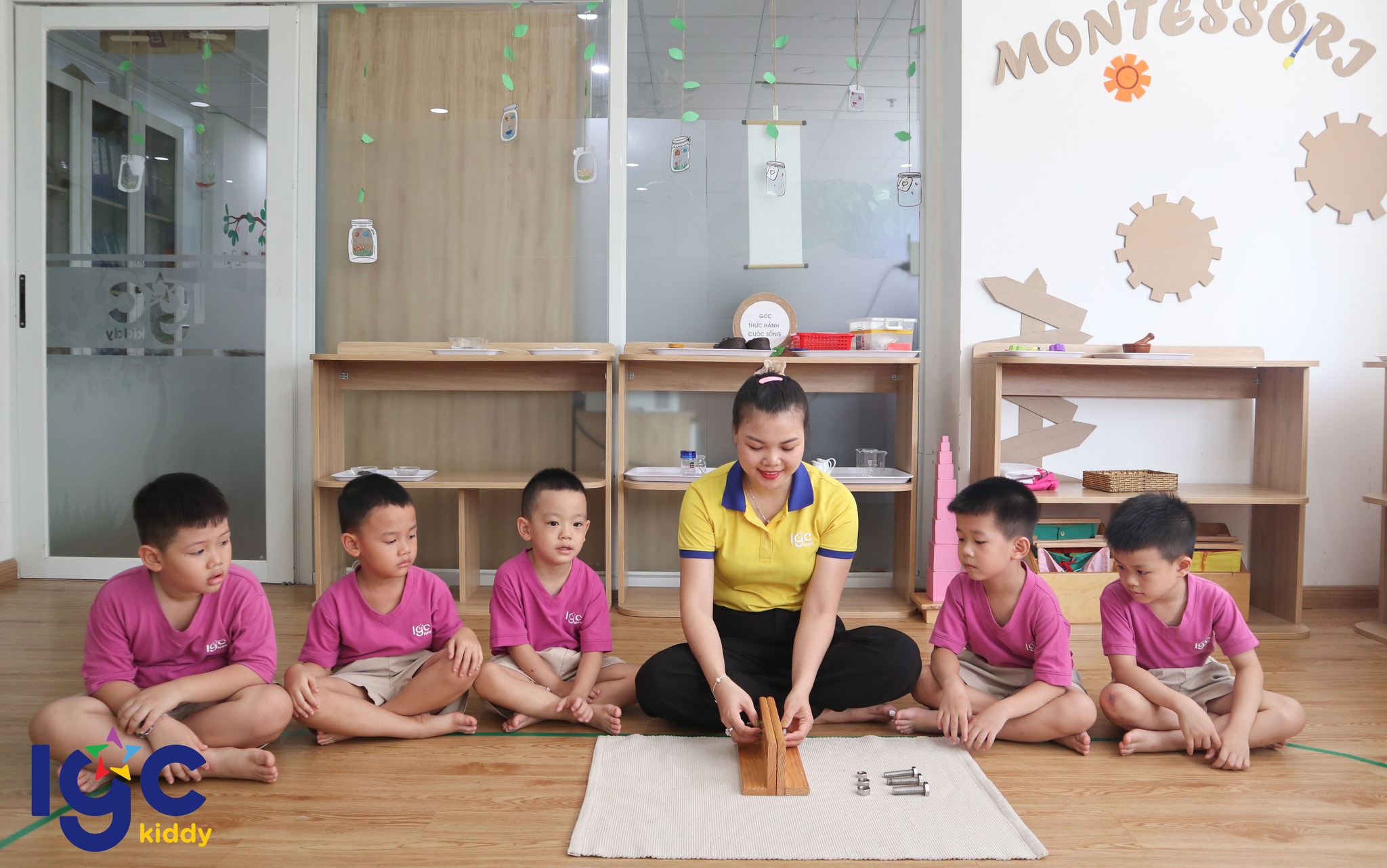 [IGC KIDDY QUẬN 7] GIỜ HỌC MONTESSORI "VẶN ỐC VÍT"