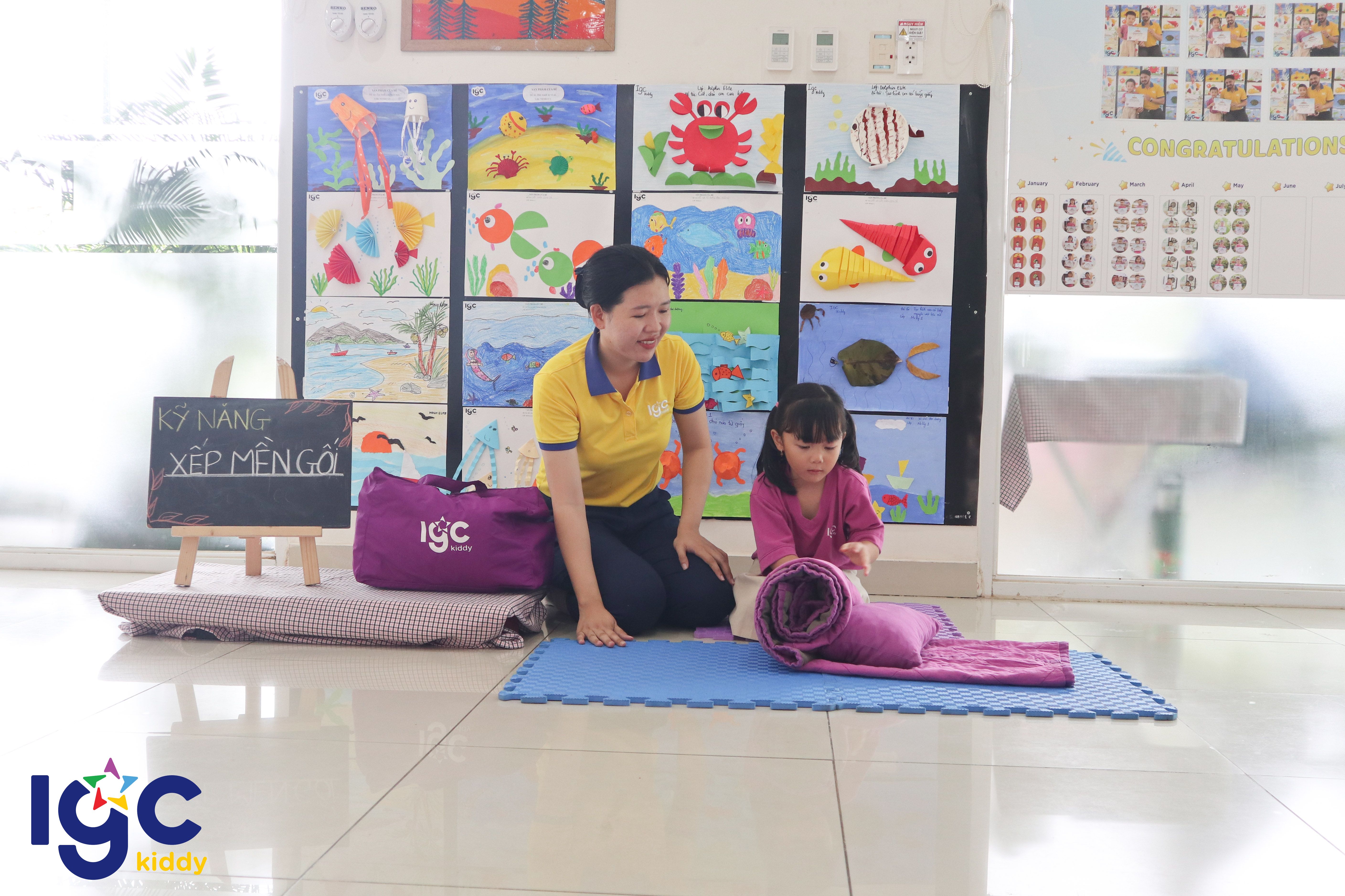 CÁC BẠN NHỎ TRƯỜNG MẦM NON IGC QUẬN 7 TỰ LẬP TỪ NHỮNG VIỆC NHỎ: HỌC GẤP CHĂN GỌN GÀNG