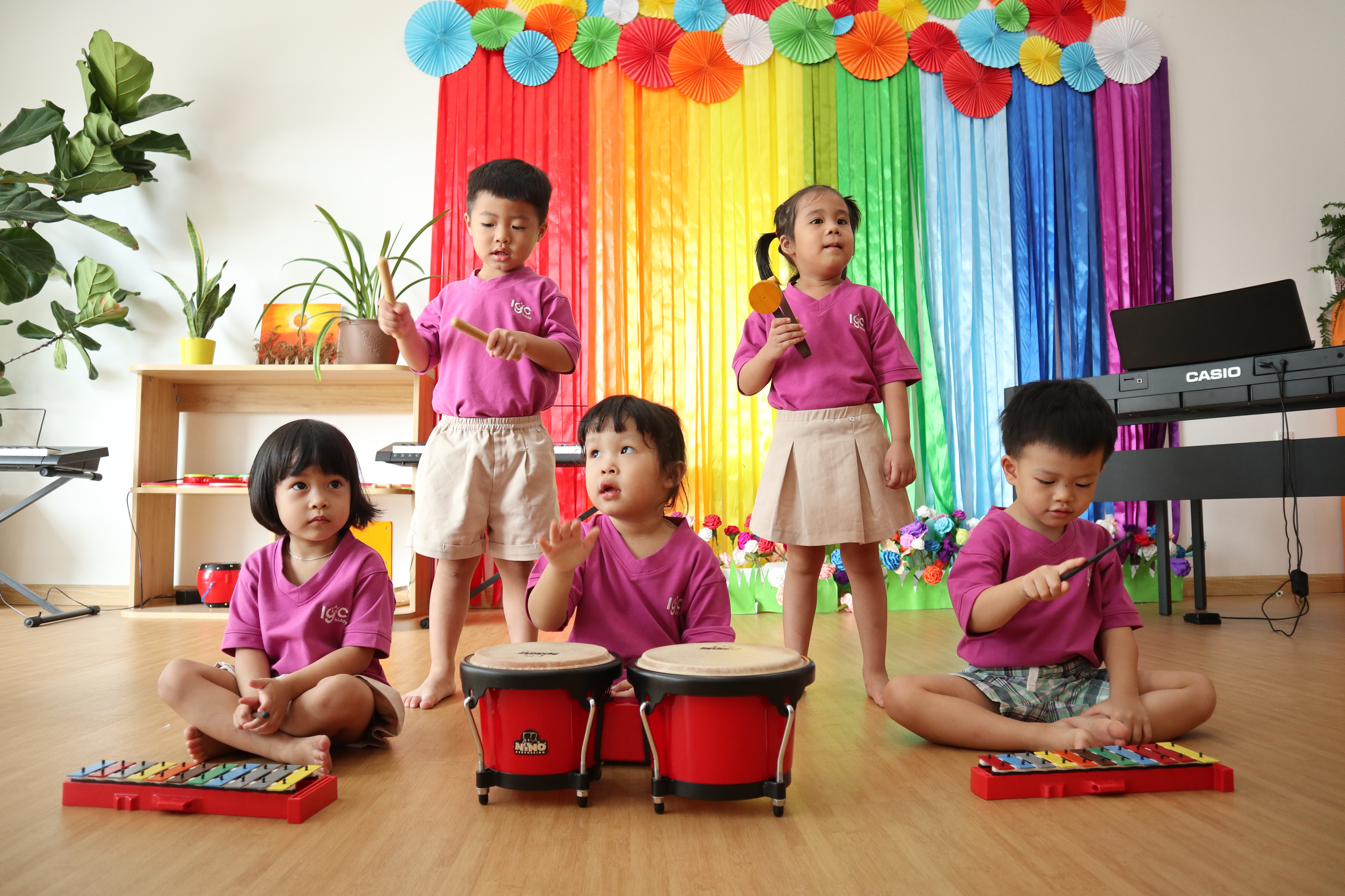 TẠI SAO NÊN CHO TRẺ CẢM THỤ ÂM NHẠC SỚM?