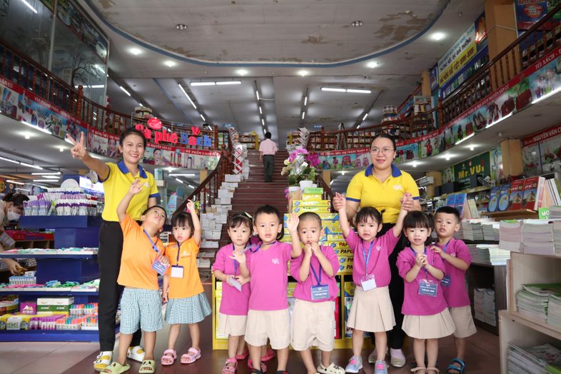 HOẠT ĐỘNG THAM QUAN NHÀ SÁCH KHỐI MOLLY