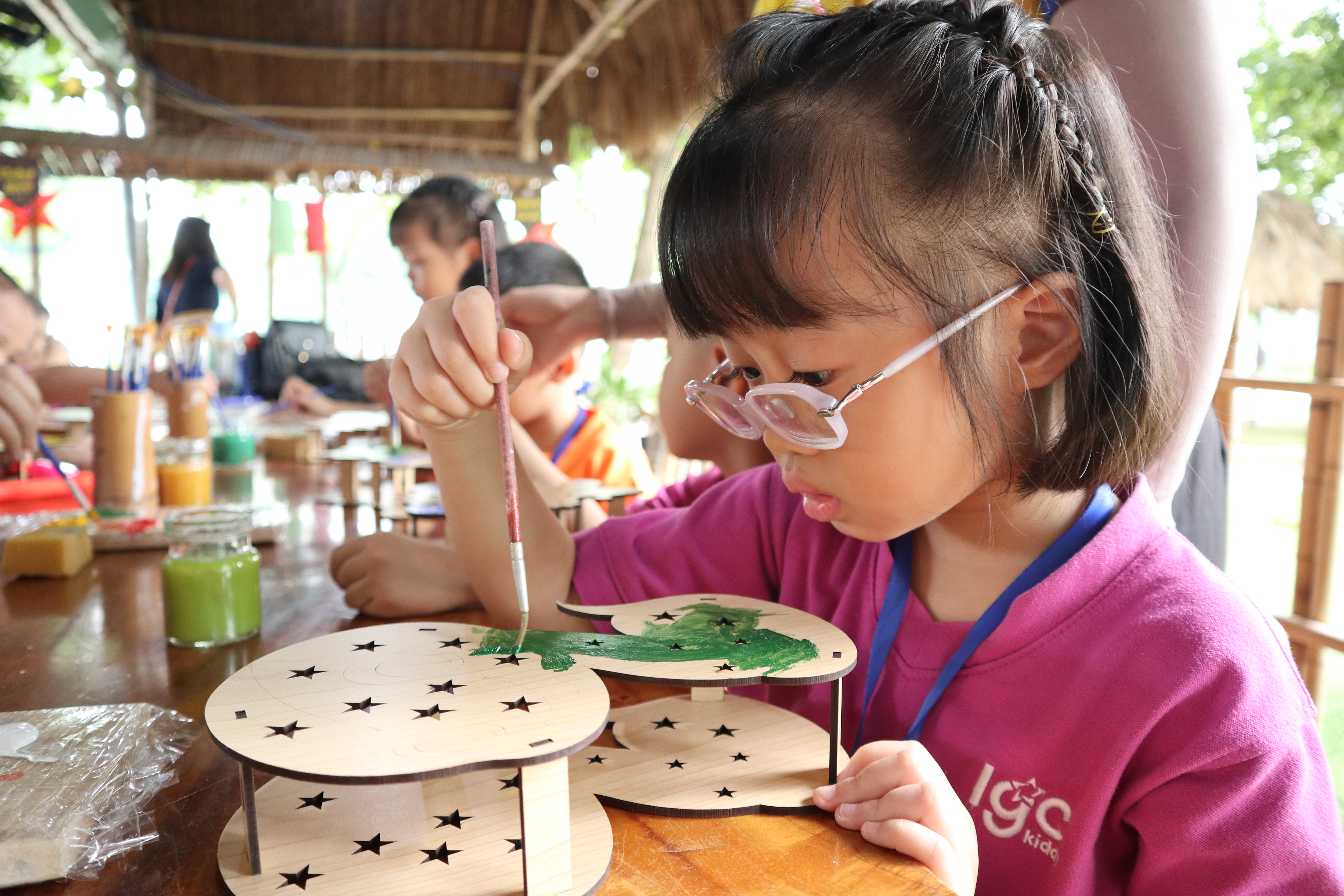 HOẠT ĐỘNG TRẢI NGHIỆM LÀM LỒNG ĐÈN CỦA CÁC BẠN NHỎ KHỐI DOLPHIN