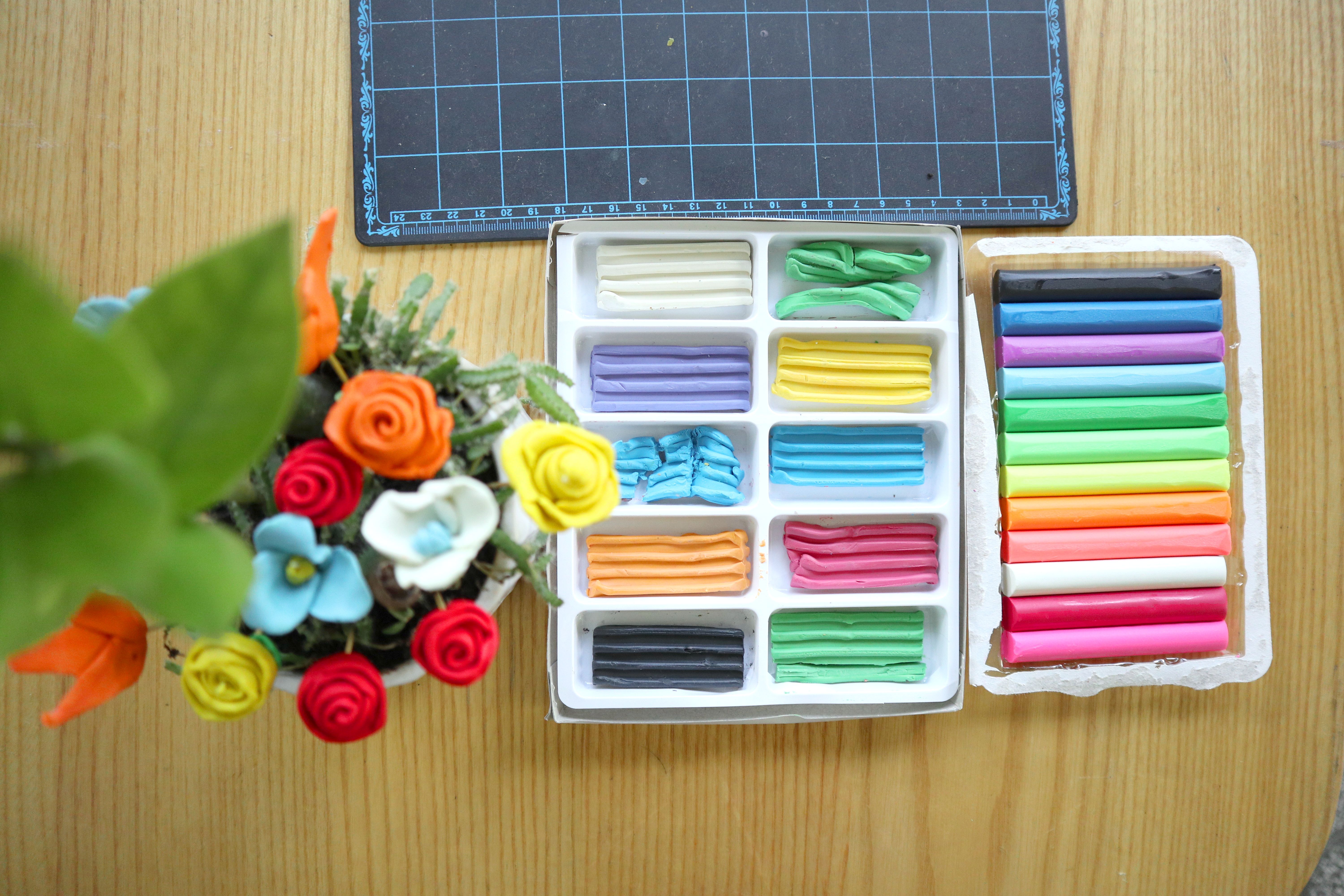 BÉ TÌM HIỂU NGHỀ LÀM HOA BẰNG ĐẤT SÉT