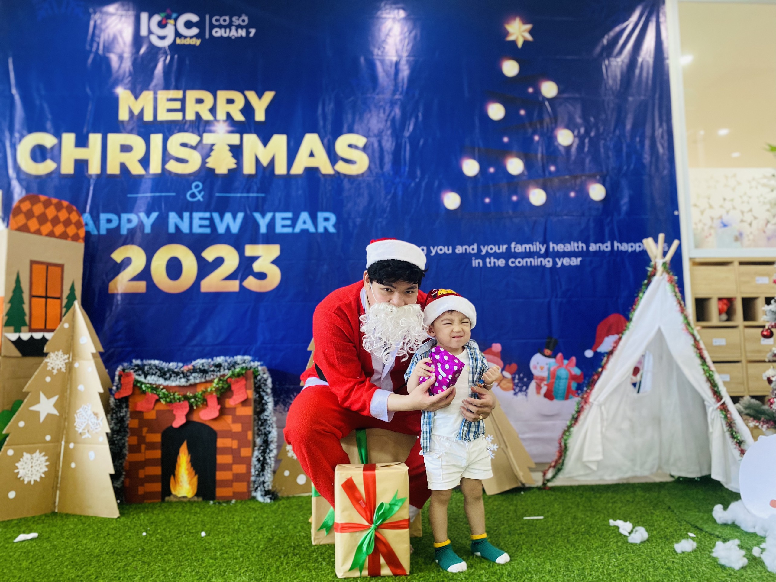 LỄ HỘI GIÁNG SINH TẠI NGÔI TRƯỜNG CÓ CÁC BẠN NHỎ HẠNH PHÚC