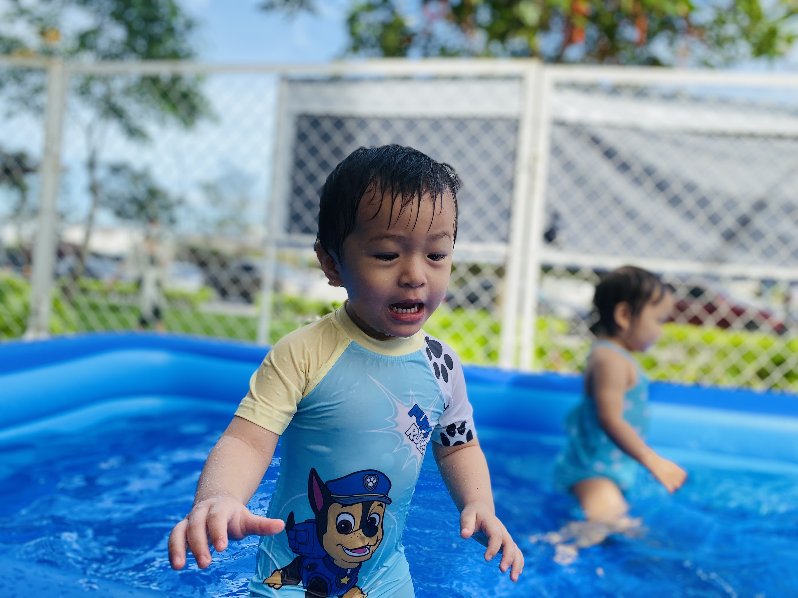 LỢI ÍCH CỦA VIỆC CHO TRẺ CHƠI VỚI NƯỚC