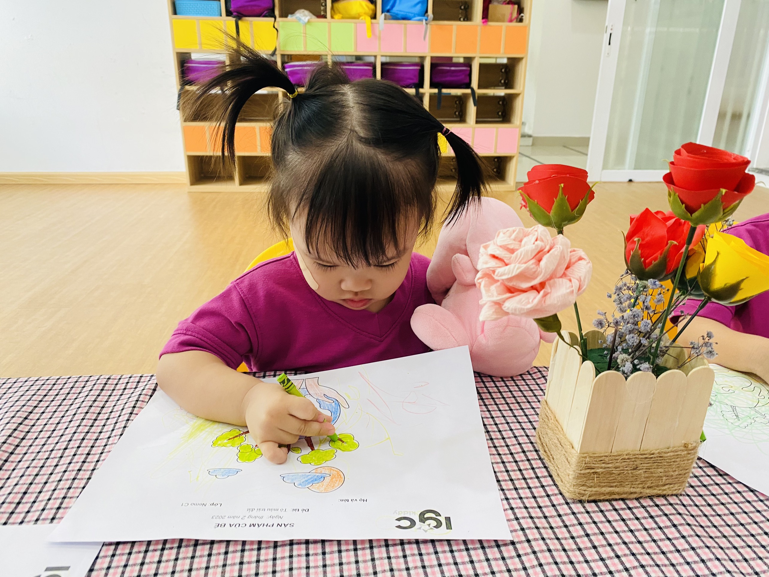 BÉ YÊU DI MÀU TRÁI ĐẤT