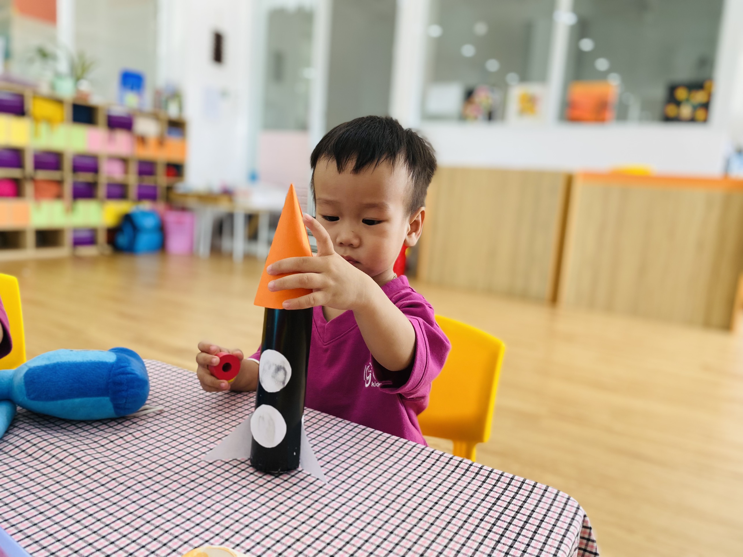 DU HÀNH VŨ TRỤ CÙNG BÉ YÊU