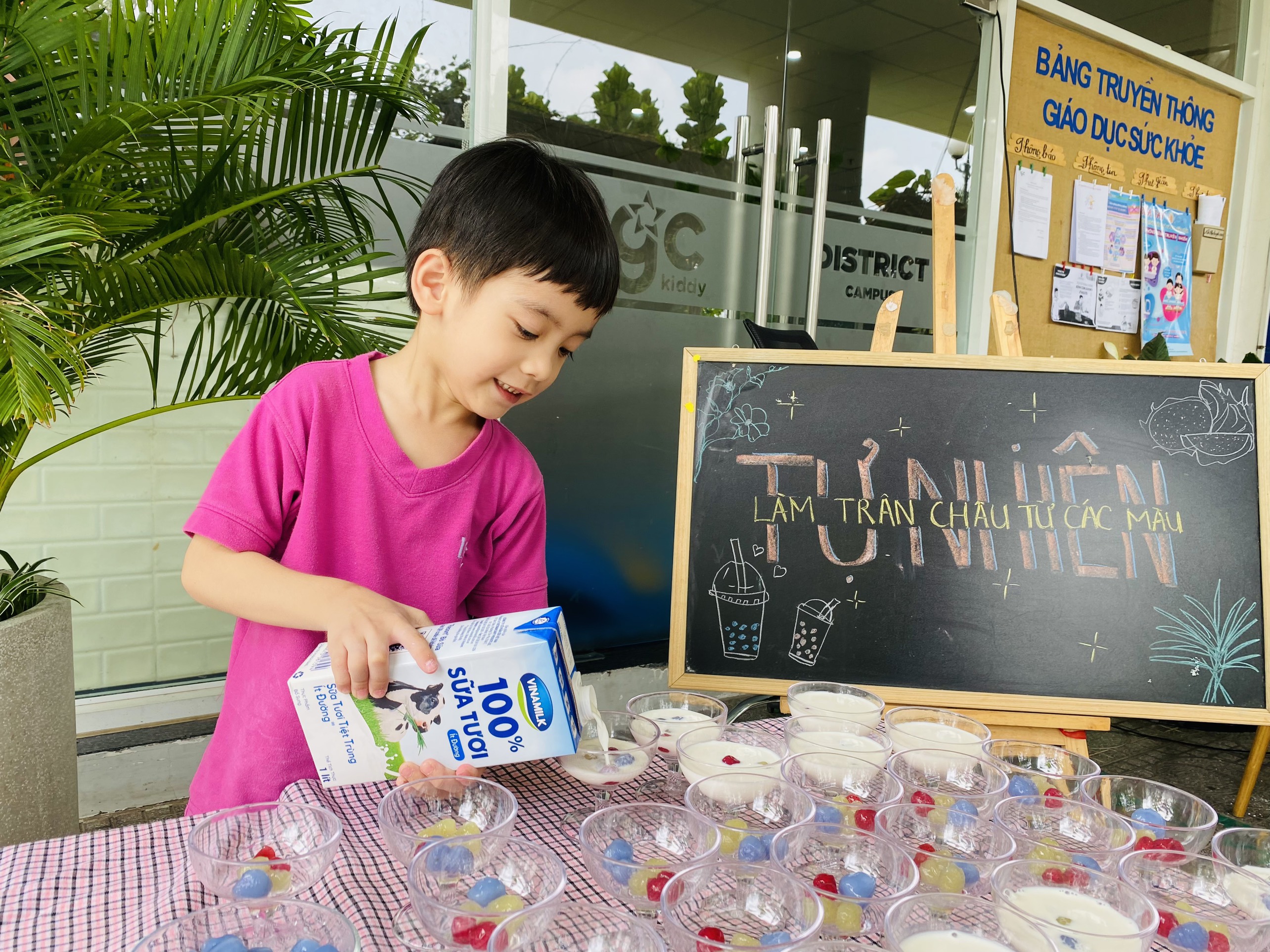 BÉ YÊU LÀM TRÂN CHÂU TỪ CÁC NGUYÊN LIỆU TẠO MÀU TỰ NHIÊN