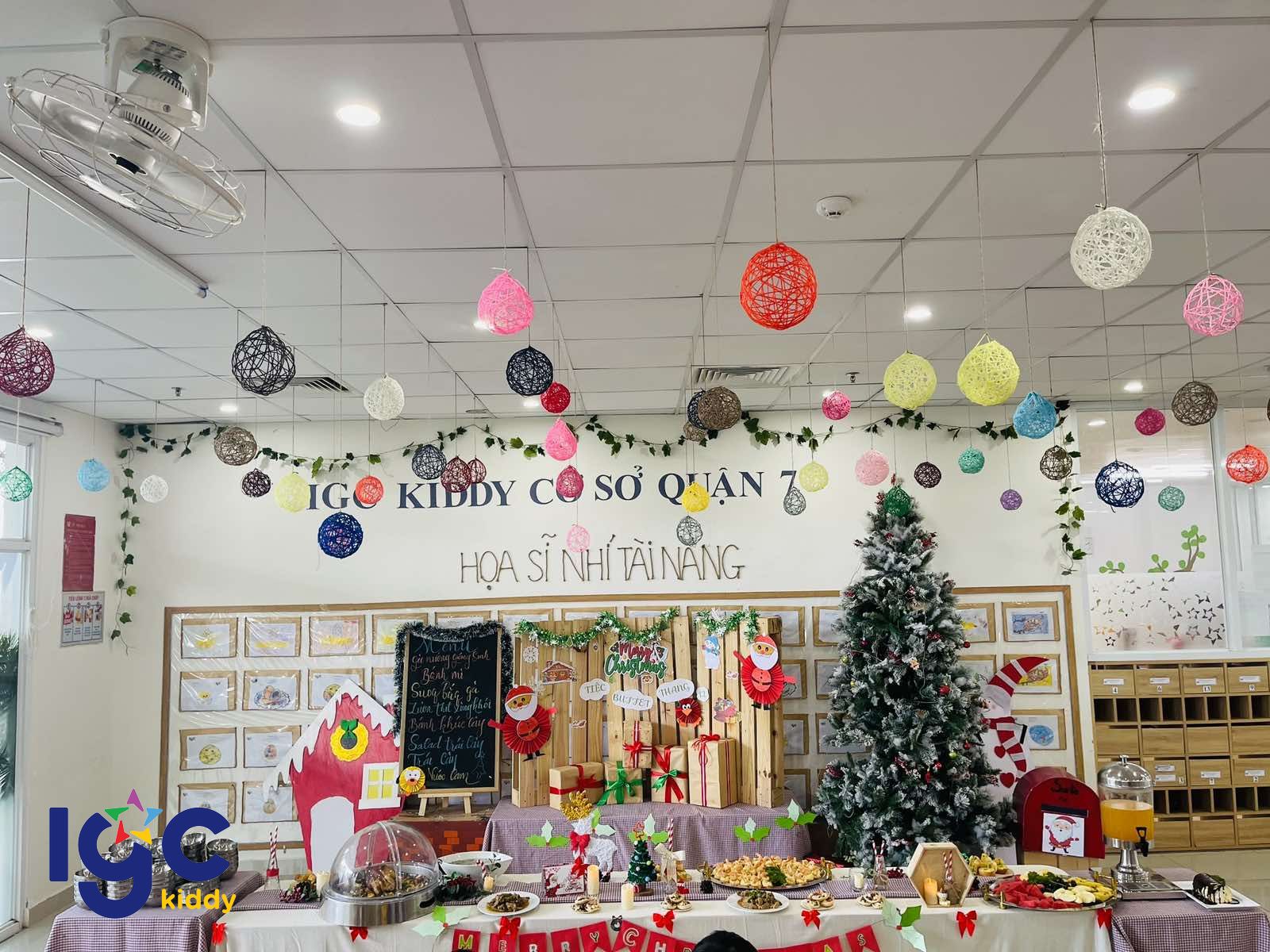 HÒA MÌNH TRONG PHÉP MÀU GIÁNG SINH: BỮA TIỆC BUFFET ẤM ÁP